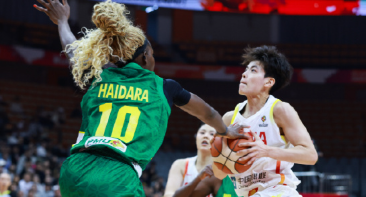 开云体育-首秀砍大号两双！李月汝已是世界级中锋，中国女篮开门红